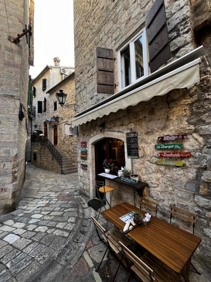 Athos Guesthouse Kotor Exterior foto